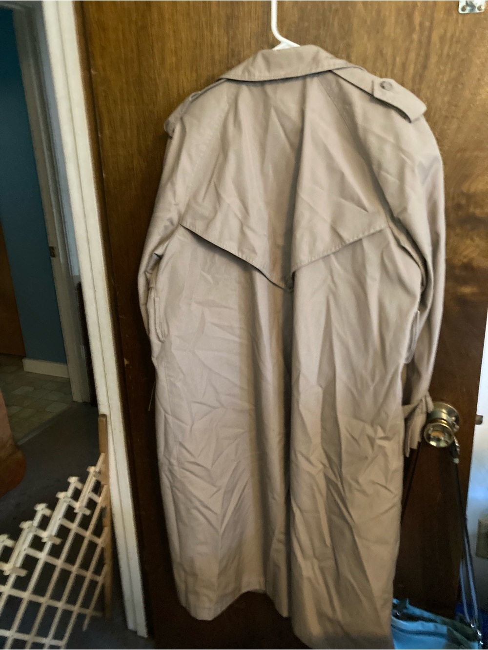 Classic Women’s Trench Coat in Beige - Picture 3 of 10